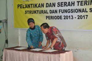Penandatanganan naskah Serah Terima Jabatan